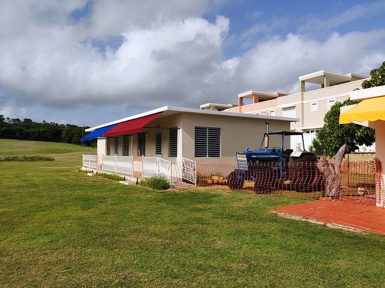 Seven Seas Beachfront Studio for Two