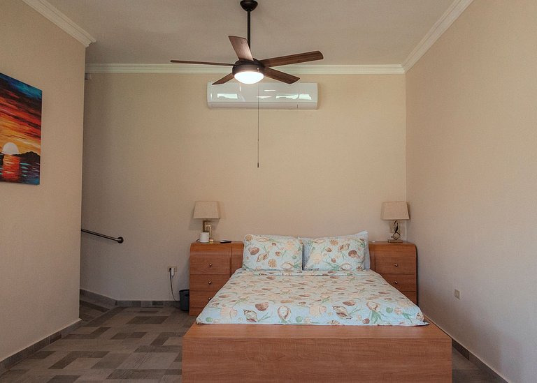 Seven Seas Beachfront Studio for Two