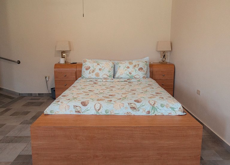 Seven Seas Beachfront Studio for Two